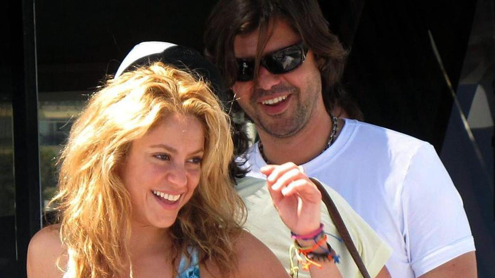 Shakira and Antonio de la Rua in August 2010.