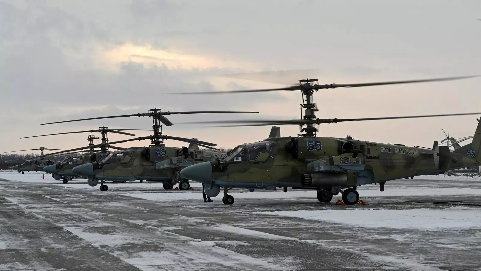 Avions Su-27SM i Su-30SM2, igual com caça bombarders SU-34 han estat destinats a Crimea per fer exercicis