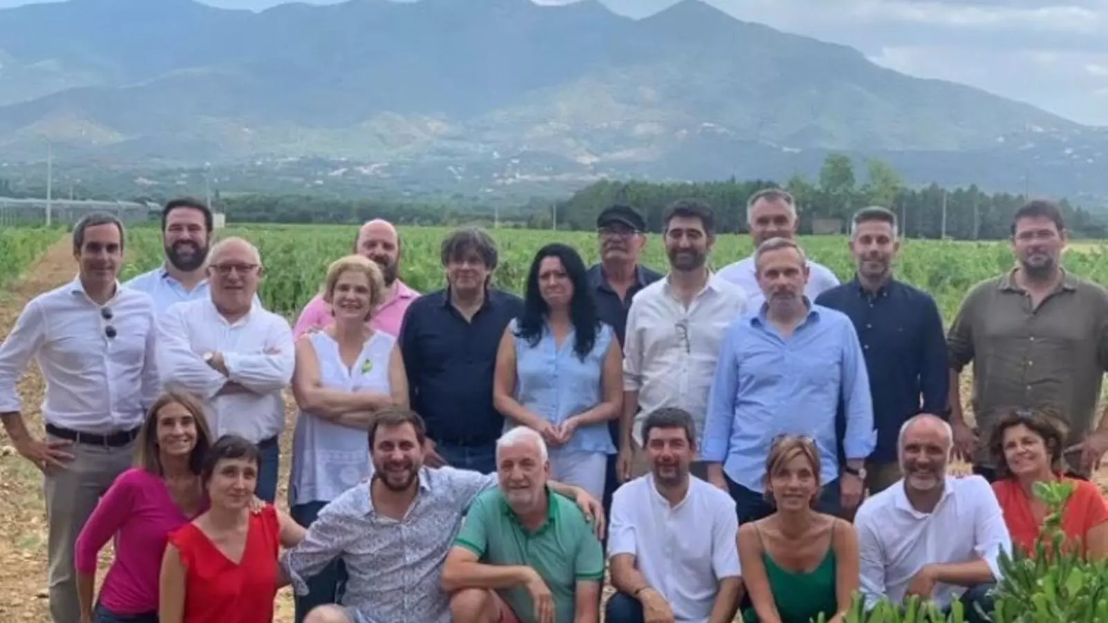 Els assistents a la paella en la imatge que s'ha compartit a les xarxes socials