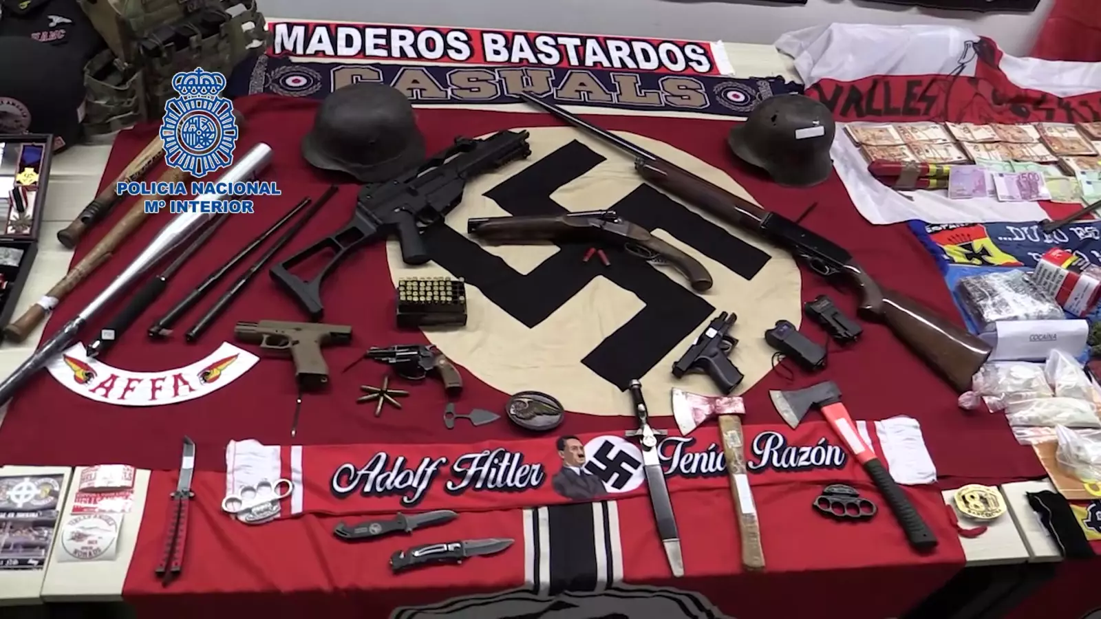 Part del material que va trobar la policia