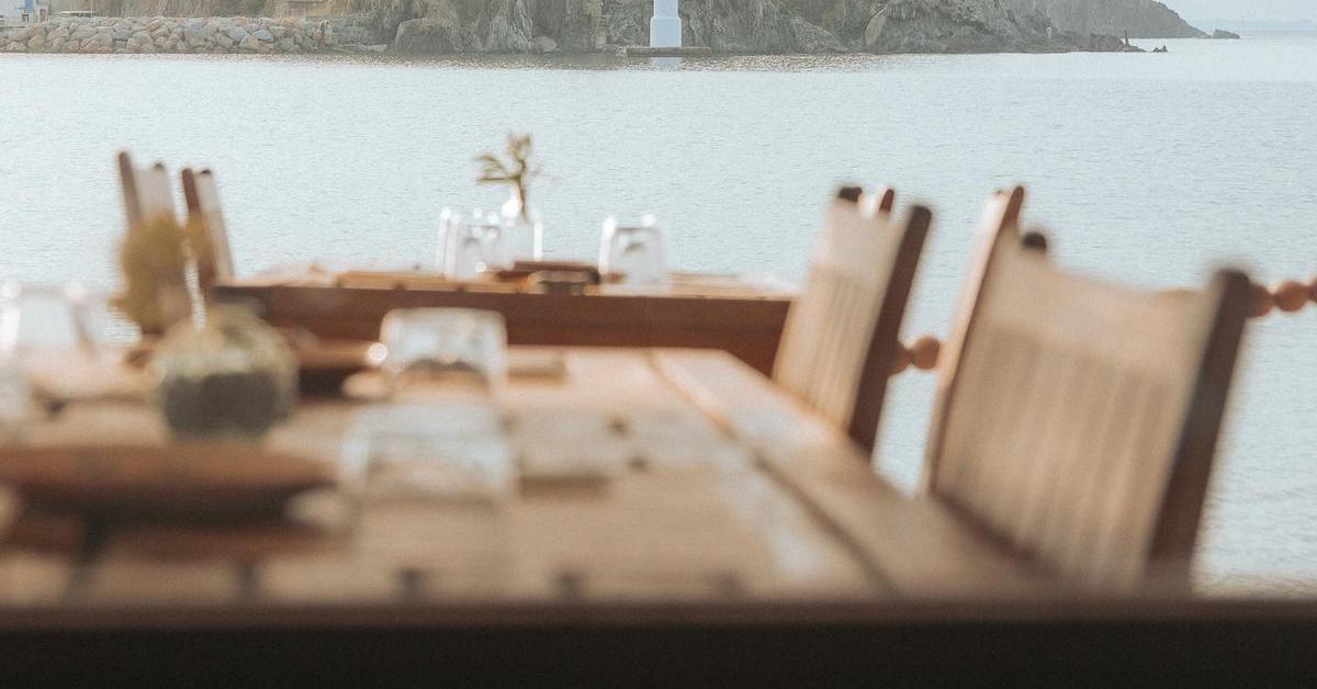 Five restaurants and beach bars facing the sea to say goodbye to the summer in Northern Catalonia