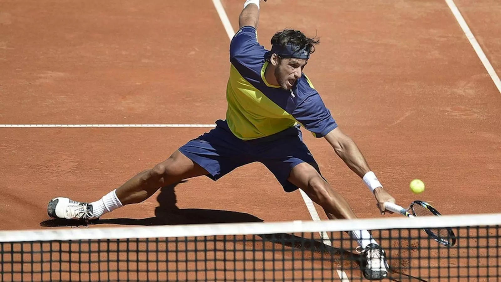 Feliciando López puja a la xarxa al torneig de Gstaad