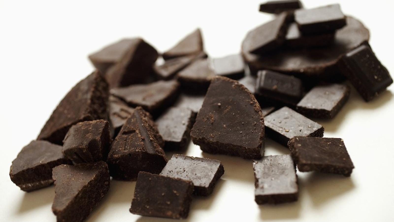 Peces de xocolata negra / THINKSTOCK