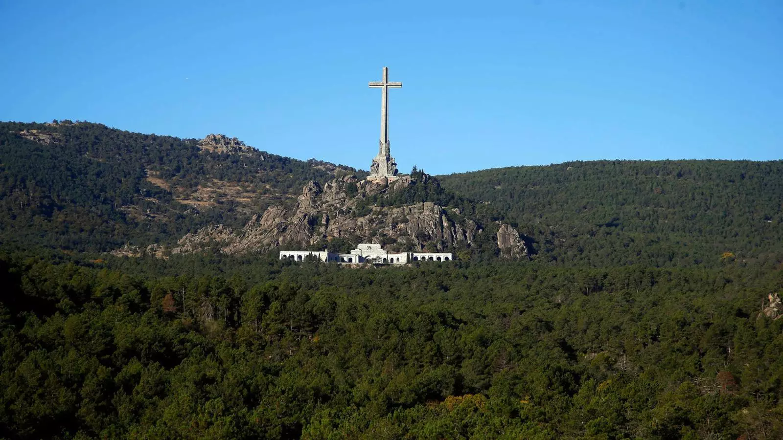 El jutge que va demanar paralitzar l'exhumació de Franco, apartat temporalment del cas