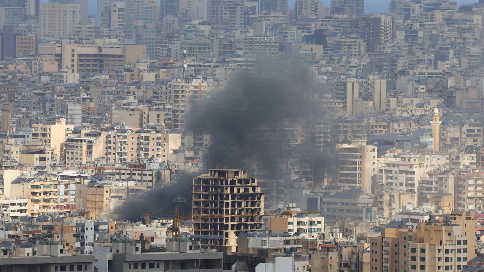 El fum s'eleva al barris de del sud de Beirut després d'un nou atac israelià, Líban, 30 de març de 2026.