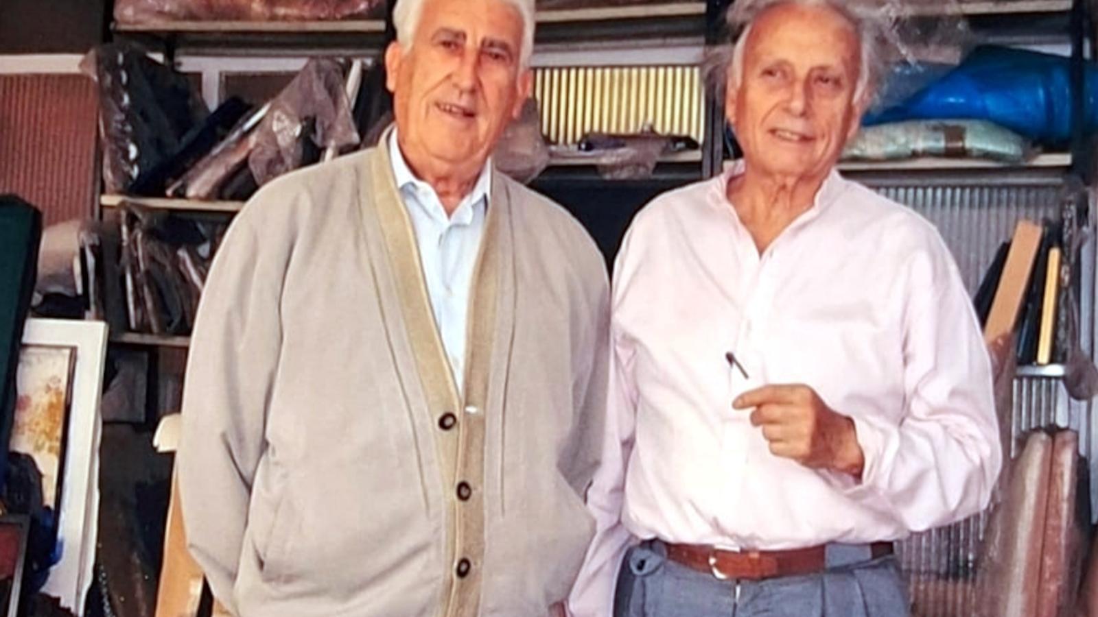 Juan Mateos, a la izquierda, con el artista textil Josep Grau-Garriga