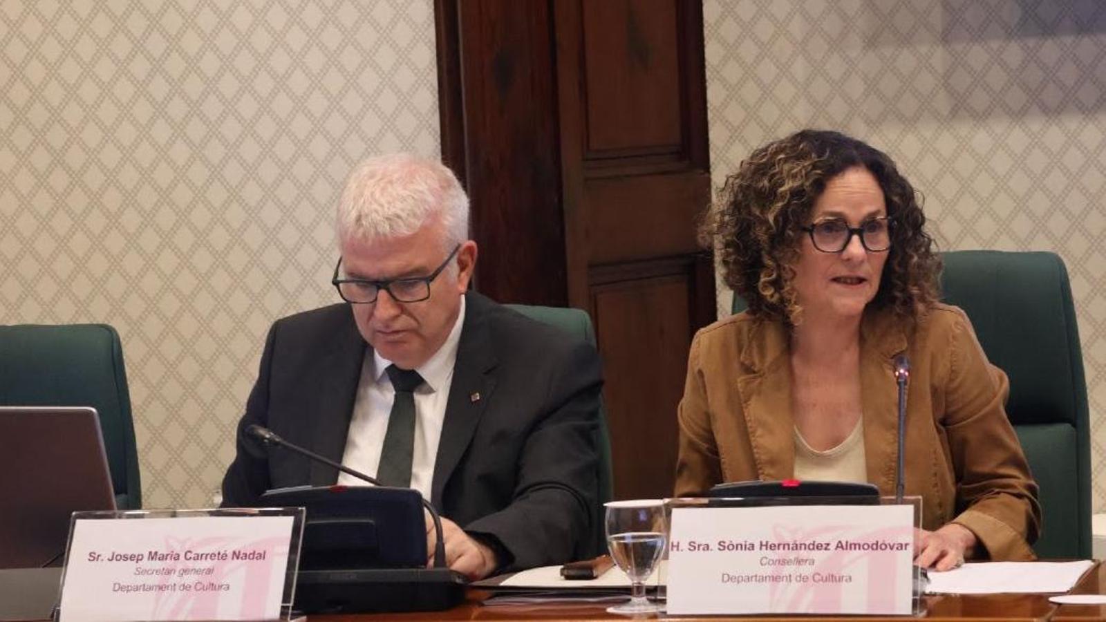 Josep Maria Carreter, general director of Culture, and Sònia Hernández Almodóvar, minister of Culture.