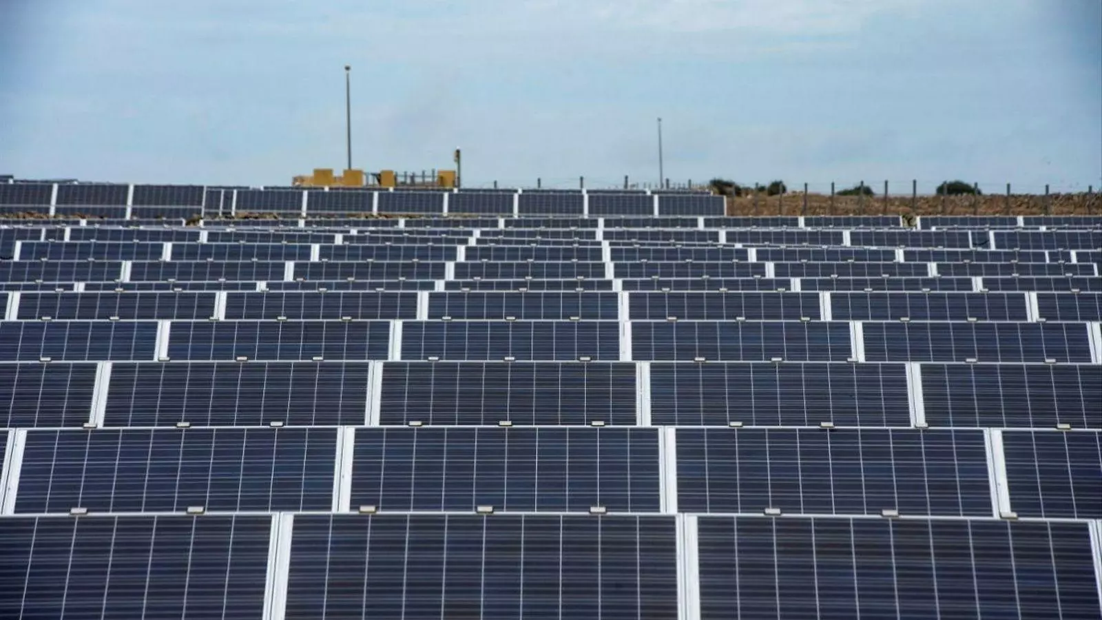 Imatge d'un parc fotovoltaic a Menorca.