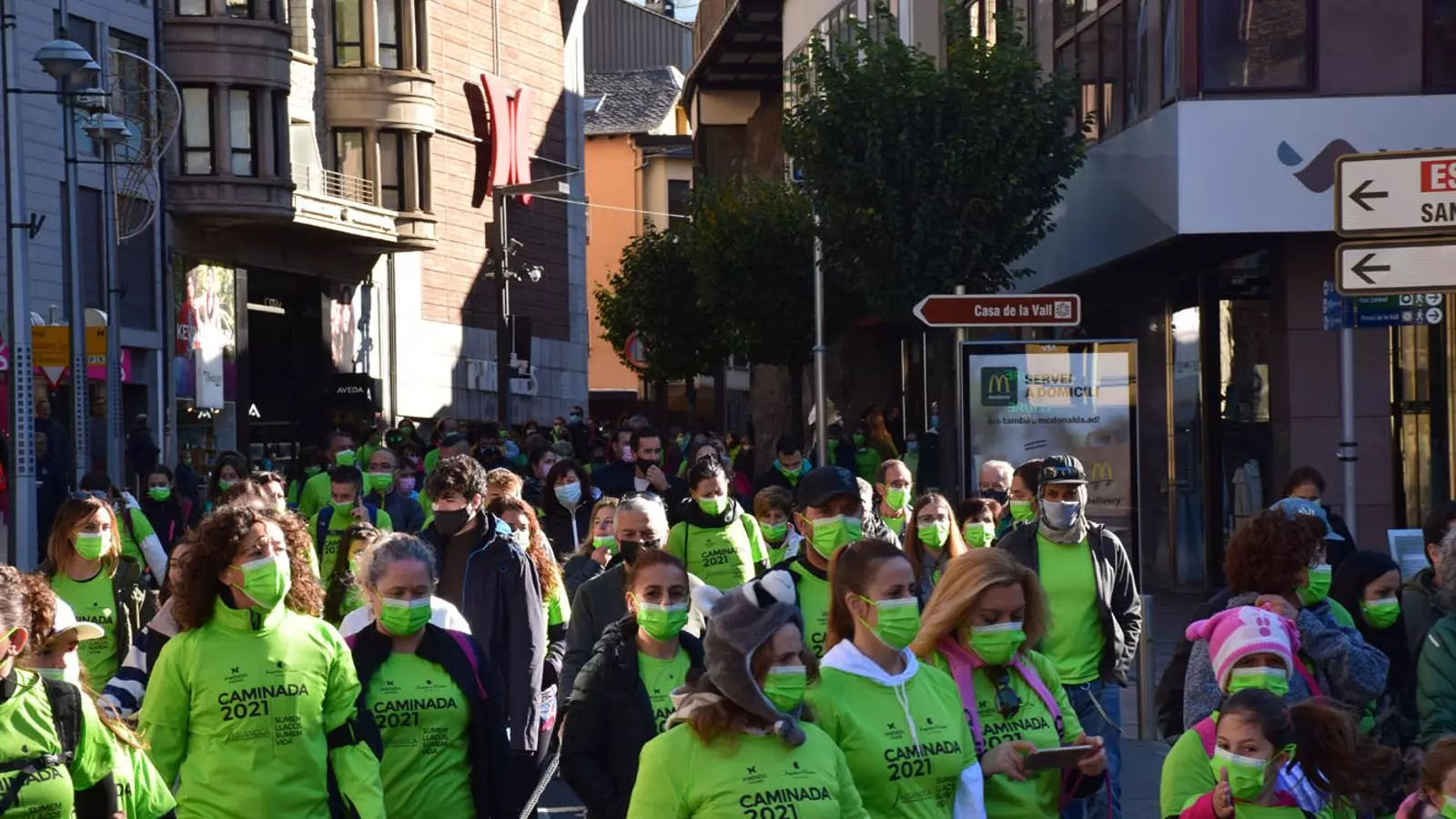Un moment de la vuitena caminada contra el càncer que ha tingut lloc aquest diumenge a la capital i Escaldes-Engordany.