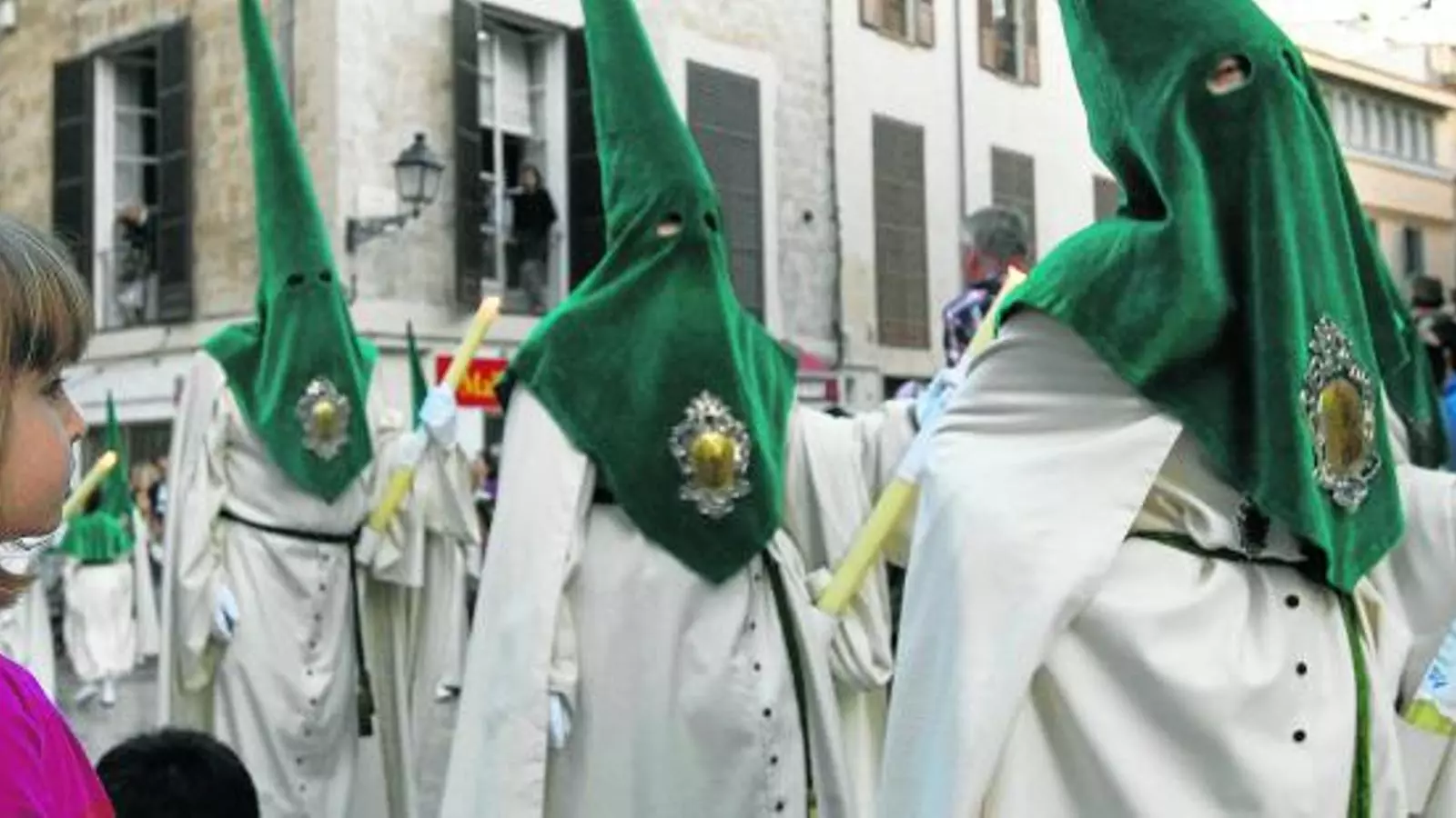 Amb passió continguda Els passos de Setmana Santa i el poder que encara perviu