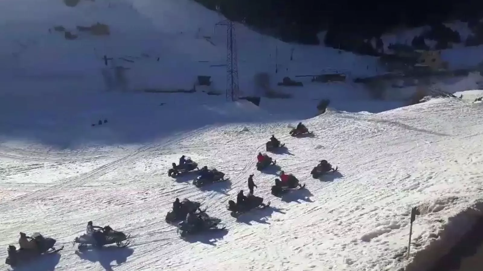 Les motos de neu a la zona de Bordes d'Envalira