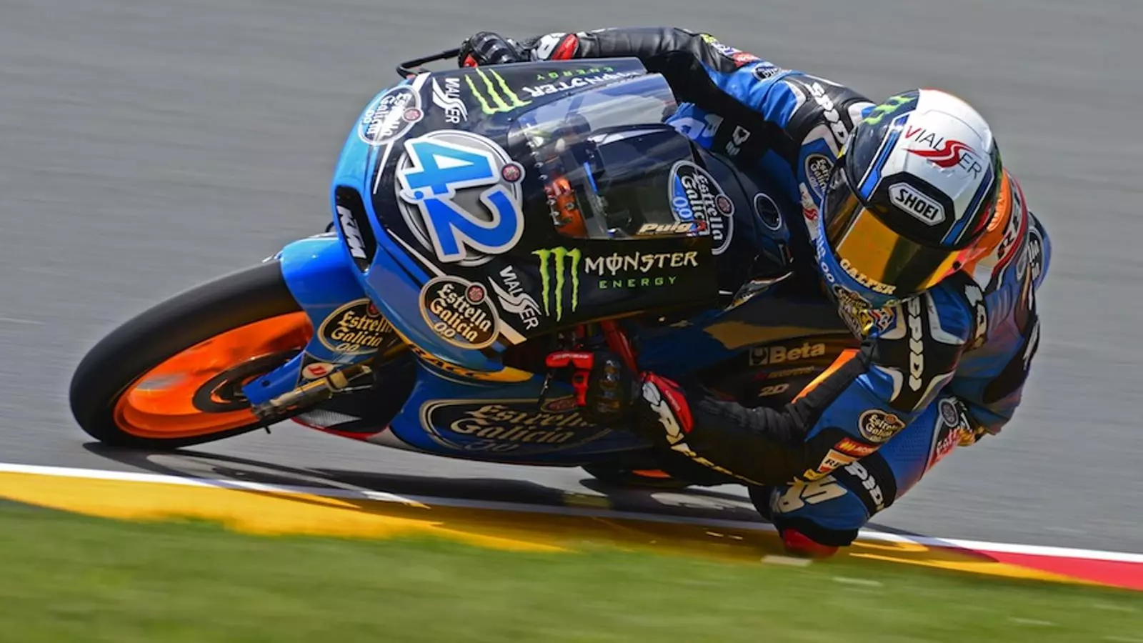 Álex Rins, durant els entrenaments de Moto3 a Alemanya / ROBERT MICHAEL / AFP PHOTO