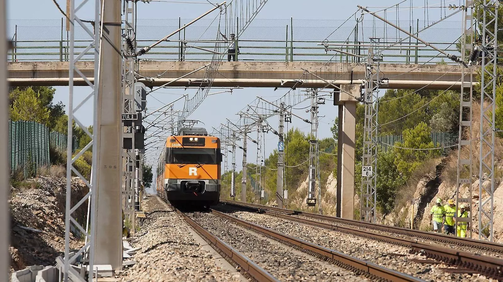 Uns 250 usuaris de la R16 van passar ahir dues hores i quaranta minuts atrapats al tren per una avaria.