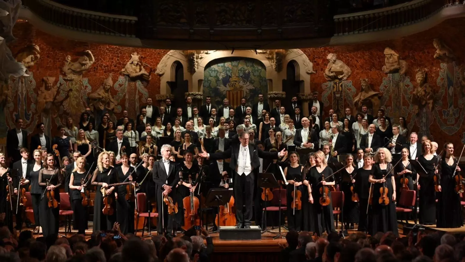 Sir John Eliot Gardiner al capdavant de l'orquestra en el concert d'aquest divendres al Palau de la Música