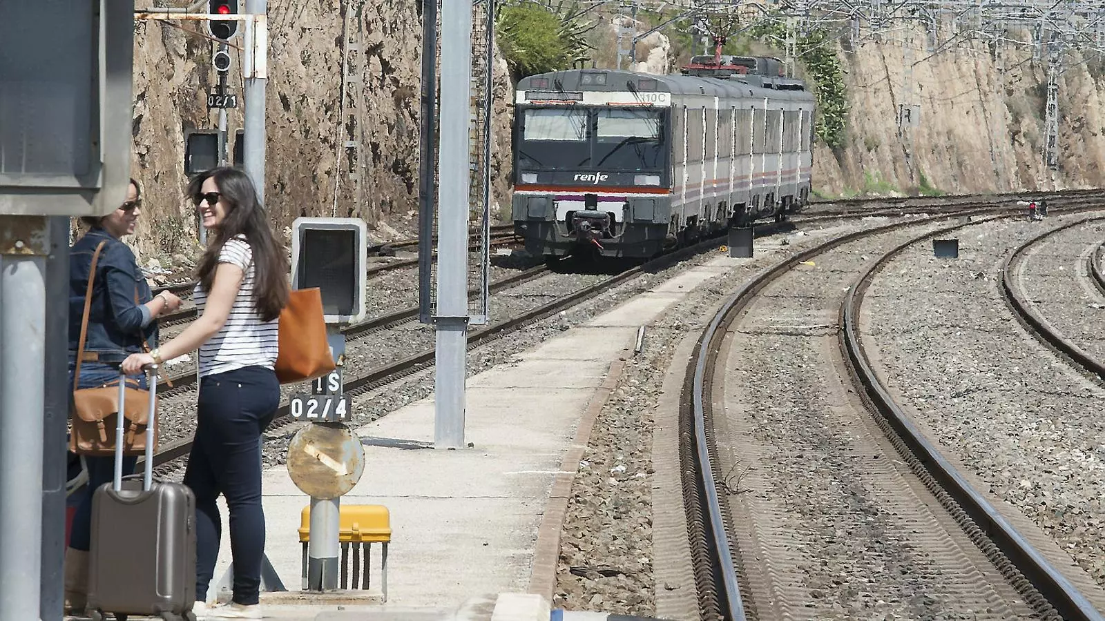 L’estrena de les vies de Vandellòs no millora els trens a l’Ebre