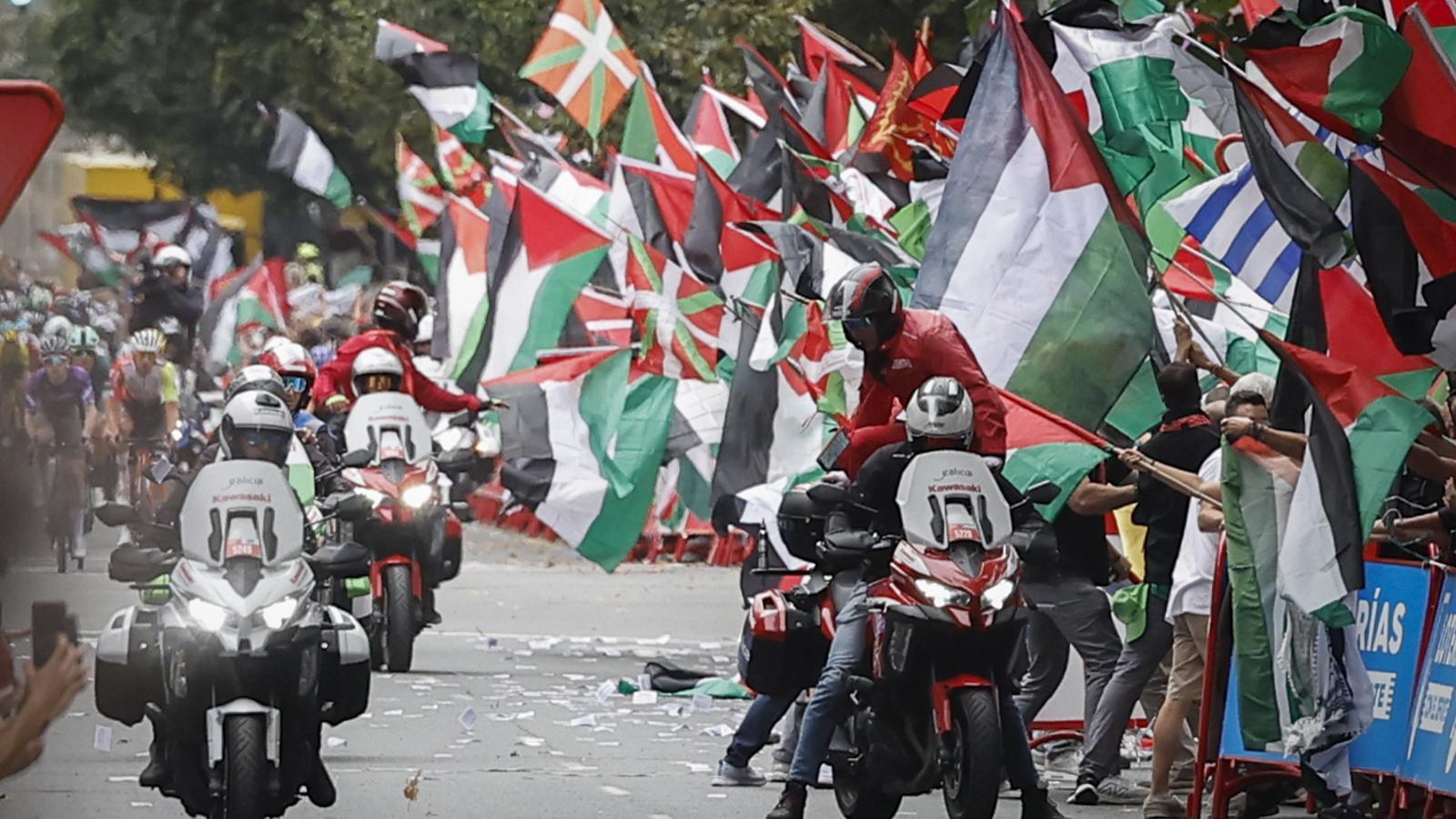 Dozens of Palestinian flags as the Vuelta a España passes through Bilbao.