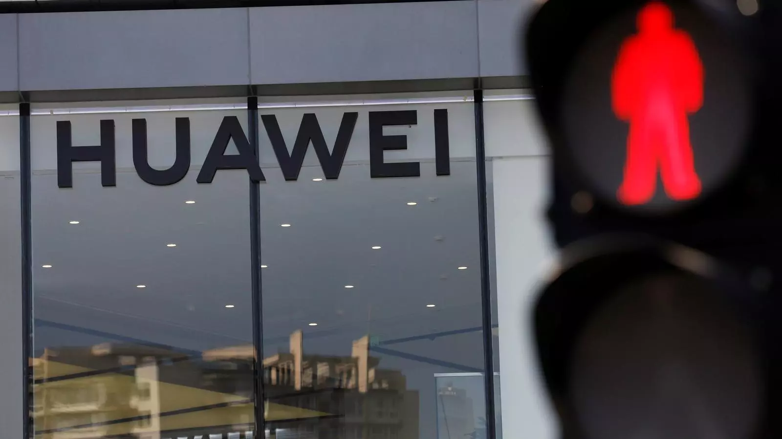 Huawei sign is seen o (34740338)