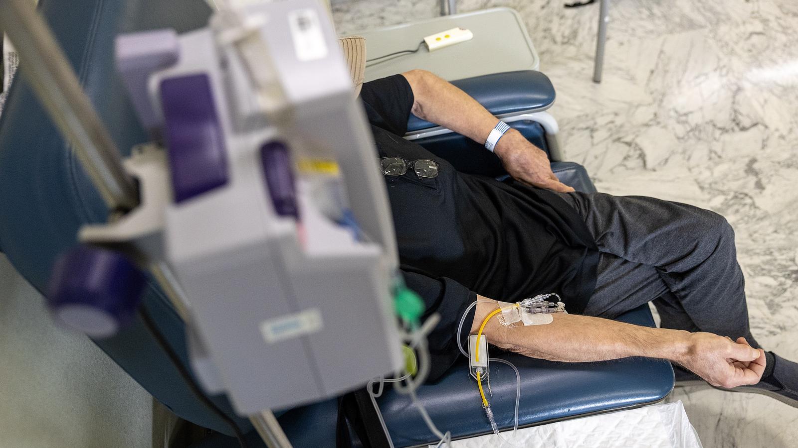 A man receiving immunotherapy treatment at Vall d'Hebron Hospital.
