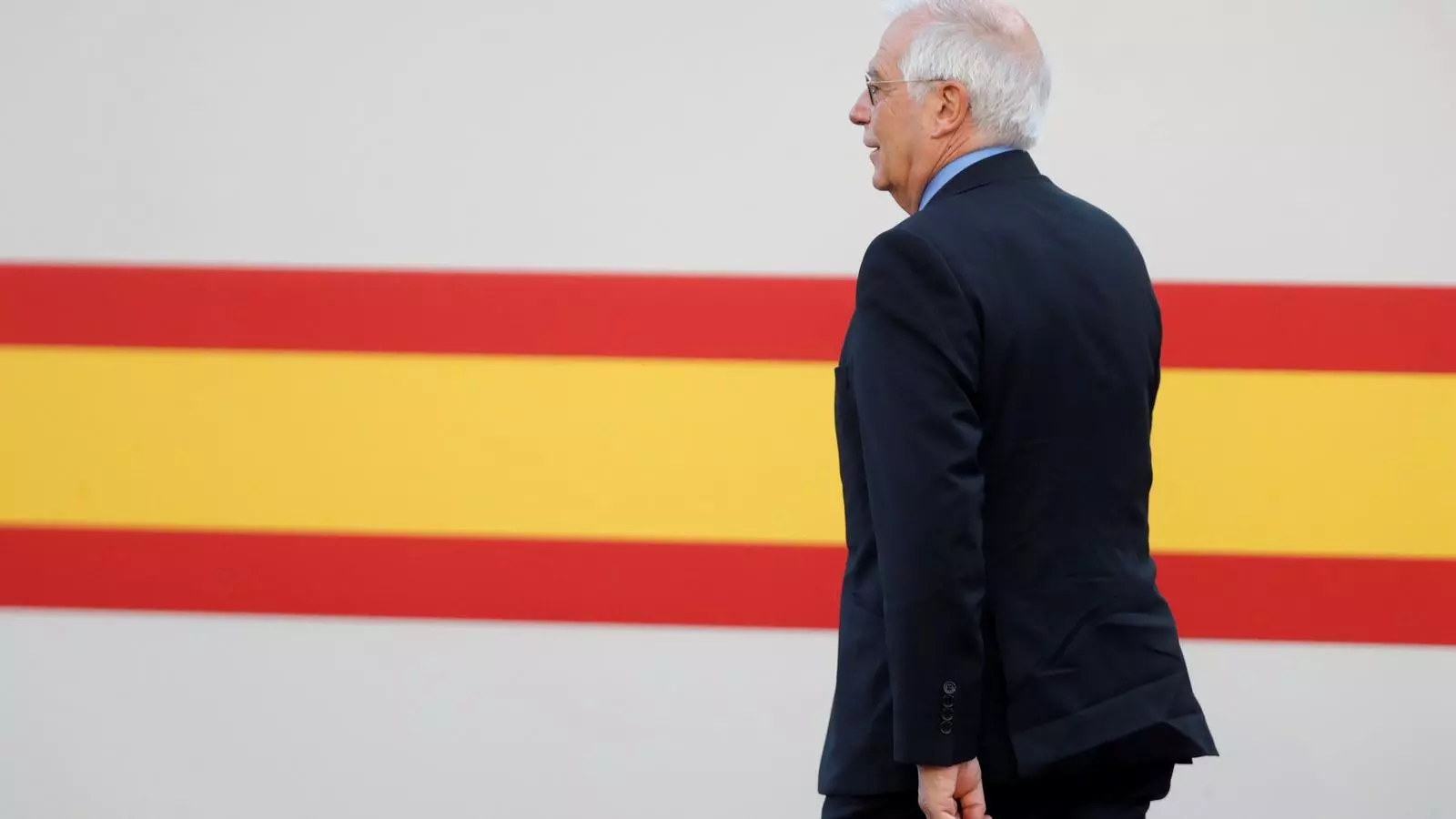 El ministre d'Exteriors, Josep Borrell, abans de la desfilada militar del 12-O
