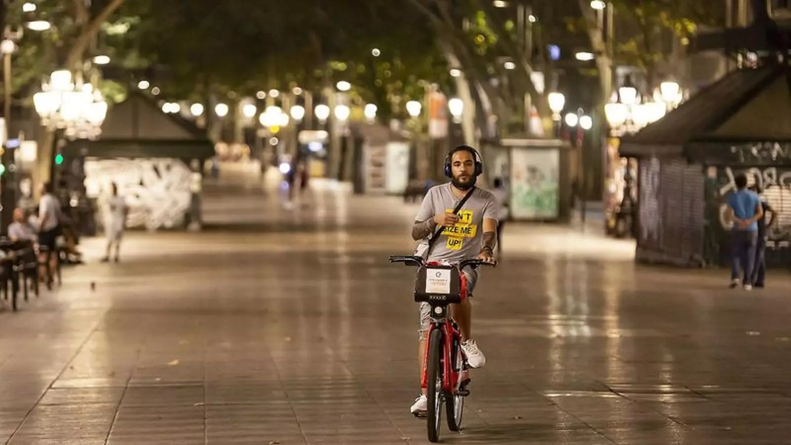 La Rambla de Barcelona durant el toc de queda.