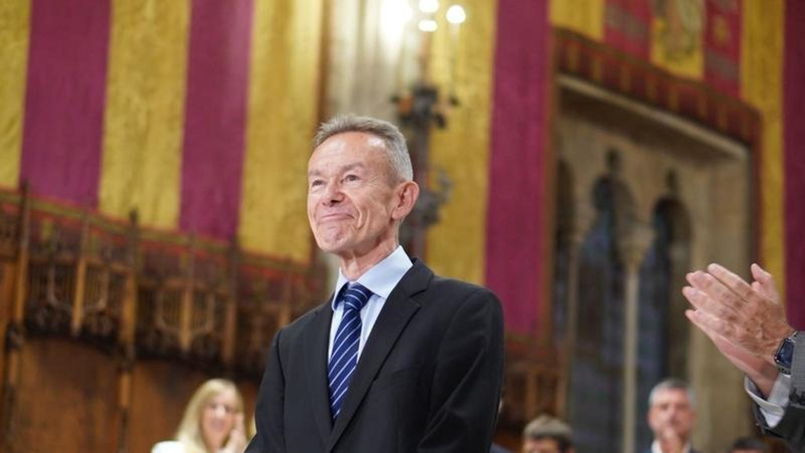 Pere Miró receives the sports merit medal of Barcelona