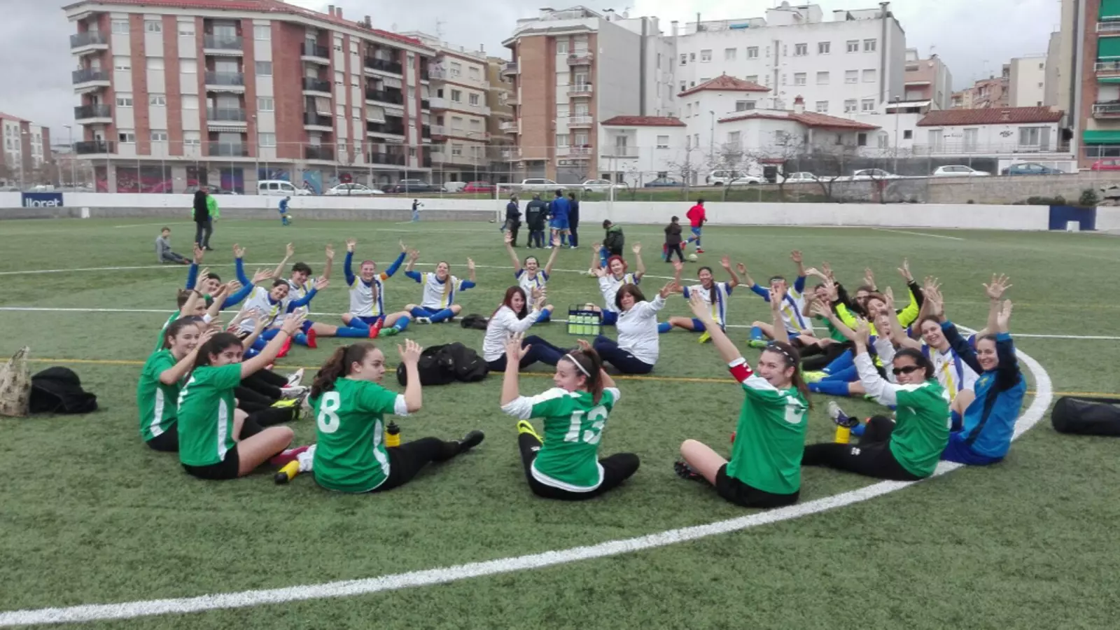 L'assentada de les jugadores del Lloretenc i l'Atlètic Masnou