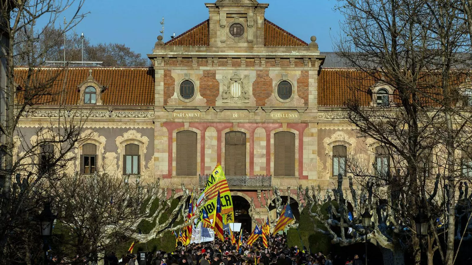 Encerclar el Parlament: la marxa alternativa de la Diada