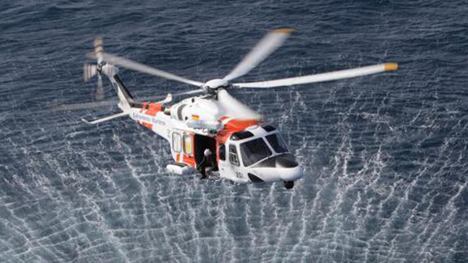 Imatge a Twitter de l'helicòpter Helimer 213 que s'ha utilitzat per al rescat. / ‏@guillen_manolo