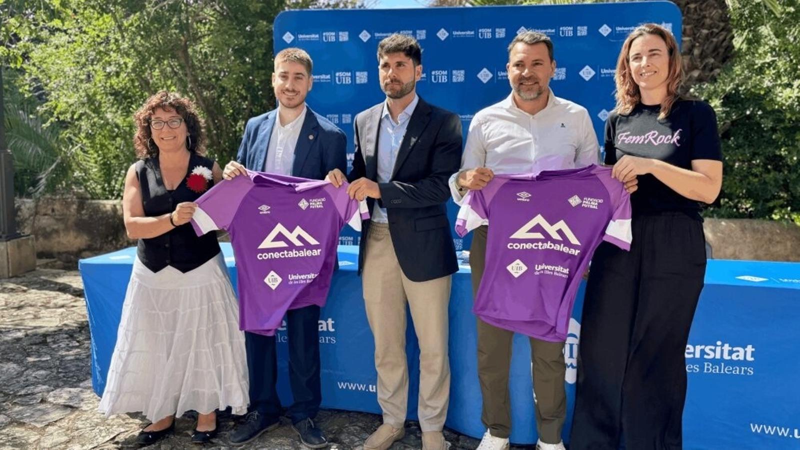 Presentación del equipo de fútbol sala femenino de la UIB.