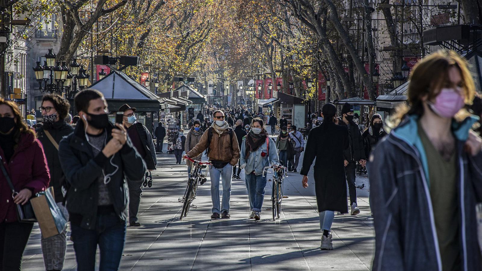 Pedestrians with masks on the Rambla in Barcelona in a recent image.