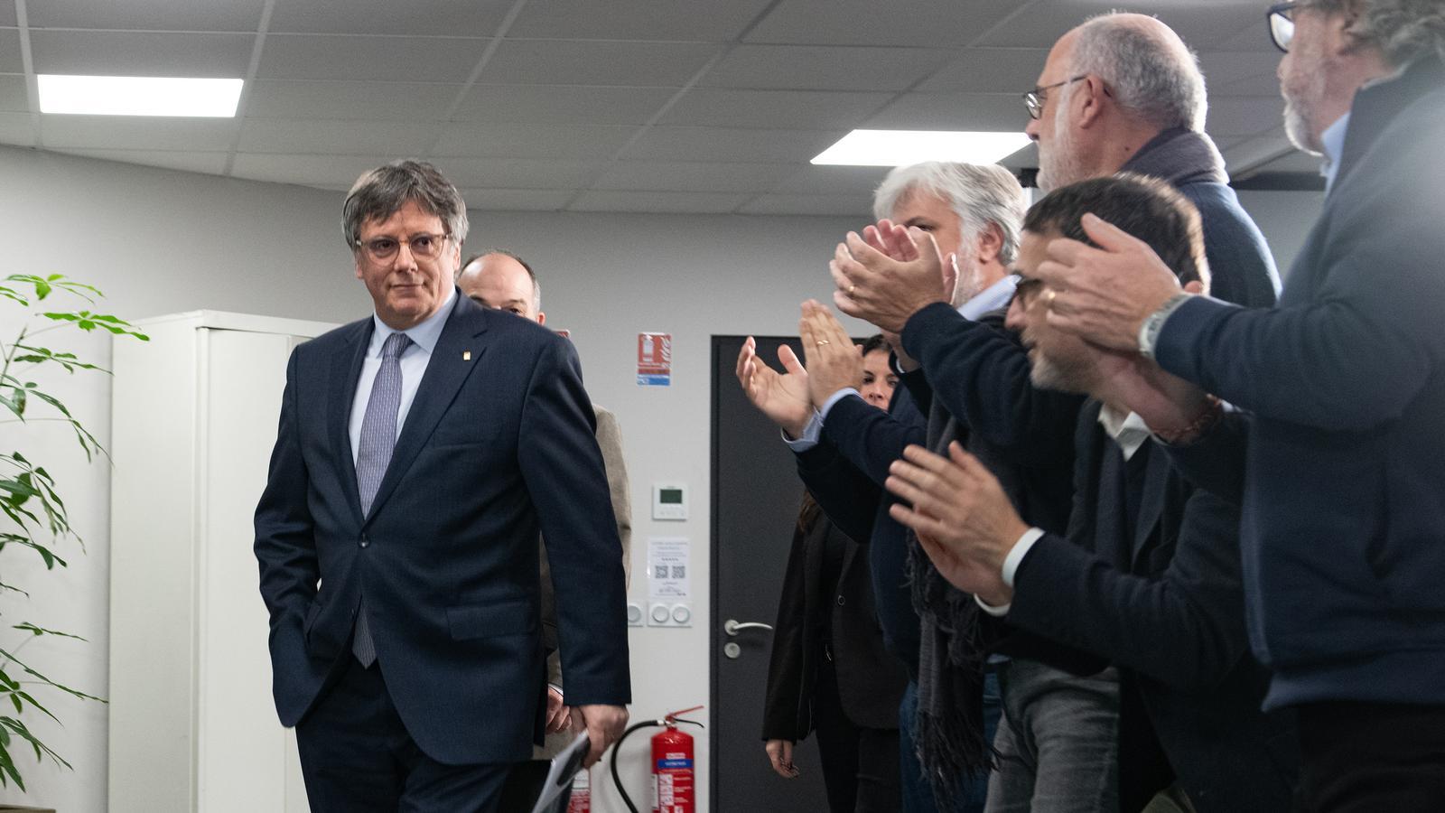 El líder de Junts, Carles Puigdemont, en una imagen reciente con la dirección nacional del partido.