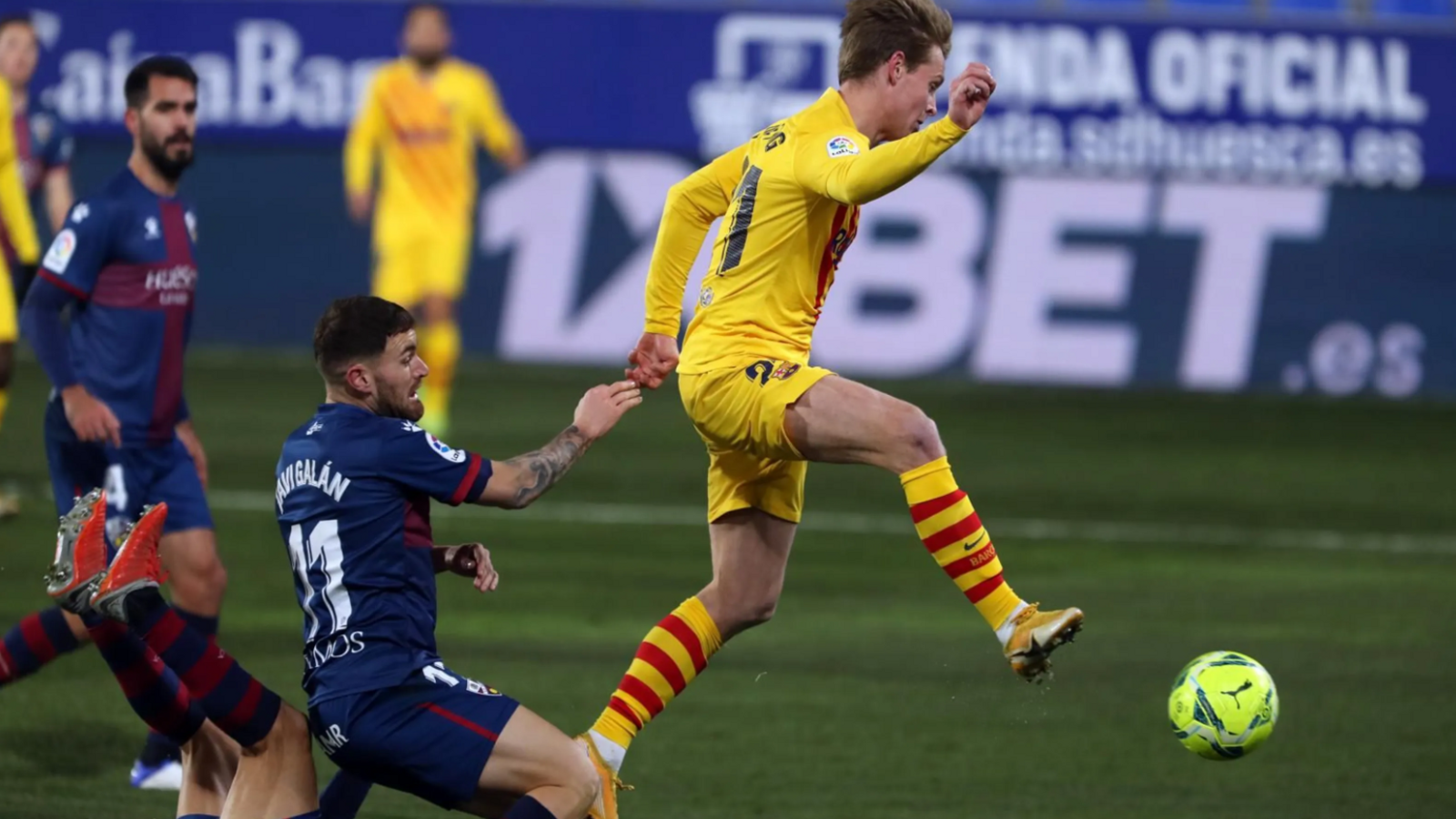 Frenkie de Jong fent gol contra l'Osca