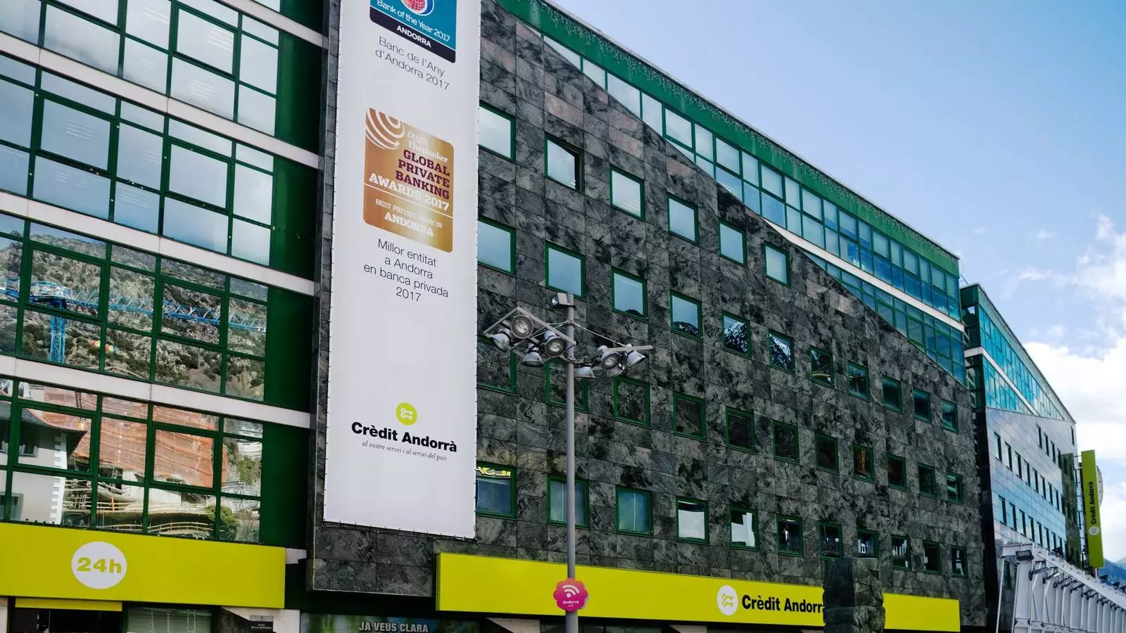 Seu central de Crèdit Andorrà a Andorra la Vella. / Crèdit Andorrà