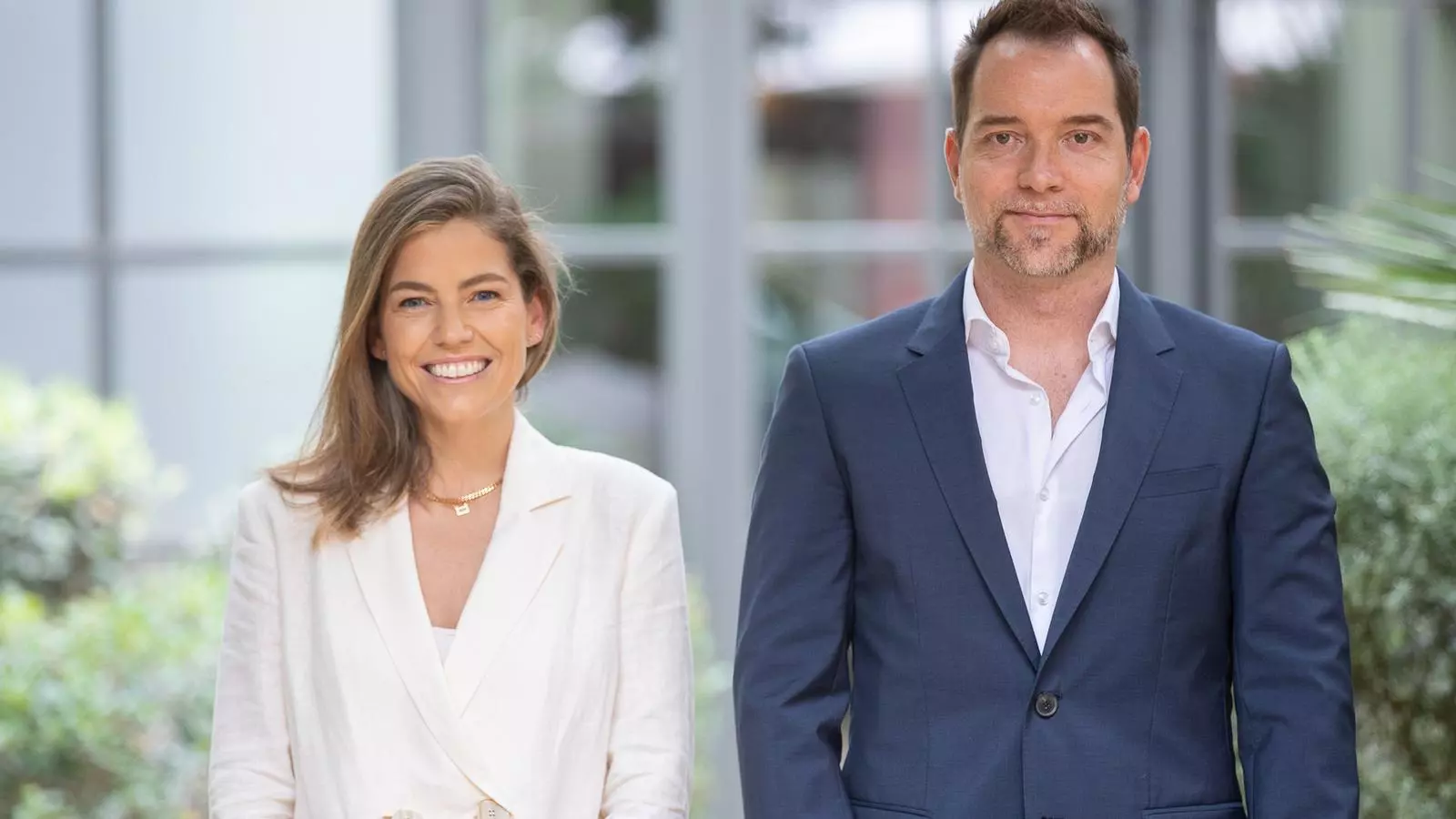 María Mittelbrunn, investigadora principal del Laboratori d'Immunometabolisme i Inflamació al Centre de Biologia Molecular Severo Ochoa, i Samuel Sánchez, químic i a l'Institut de Bioenginyeria de Catalunya (IBEC).