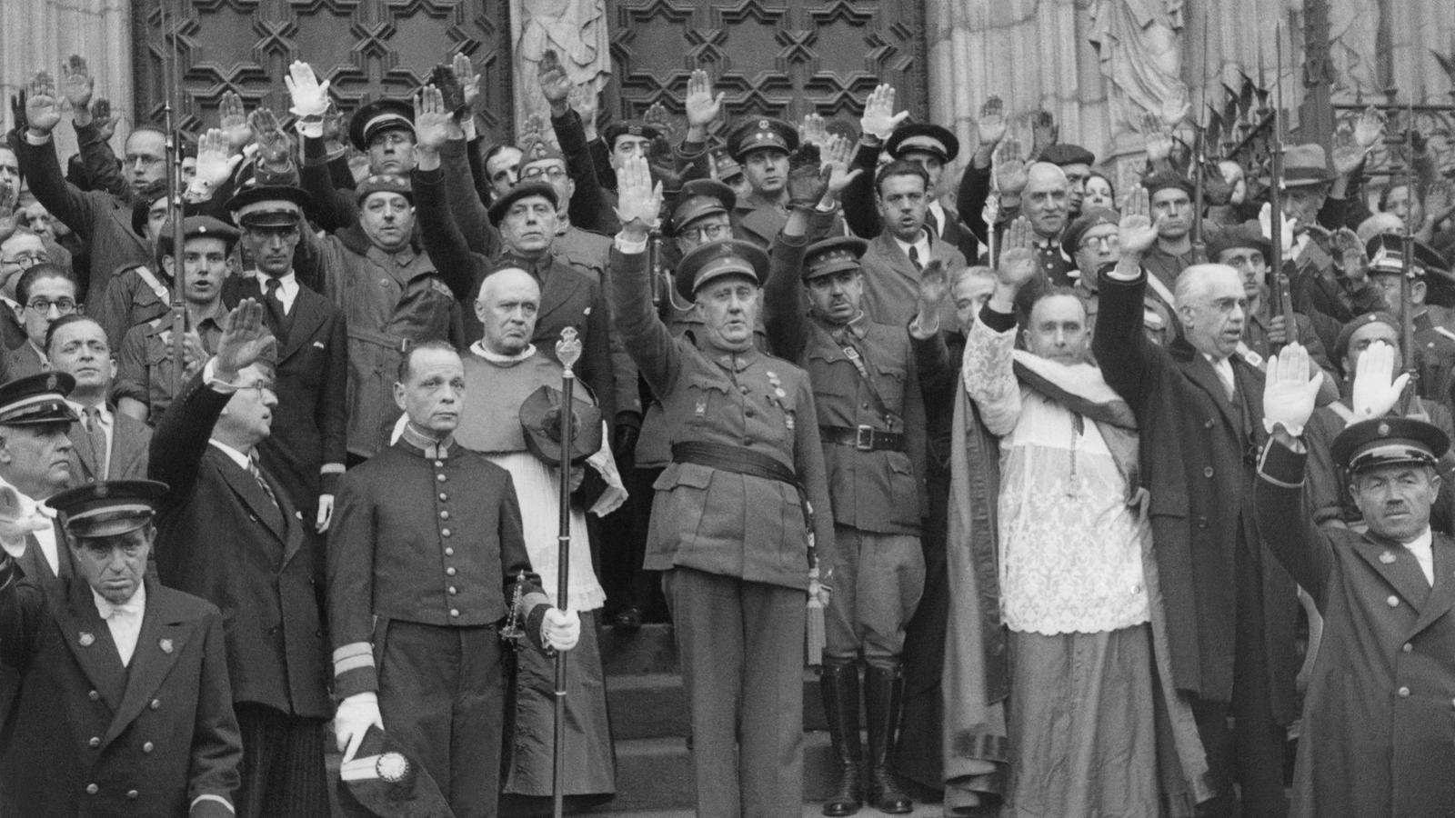 The Francoist authorities, led by General Eliseo Álvarez-Arenas and Mayor Miguel Mateu, salute with their arms raised upon leaving Barcelona Cathedral on February 12, 1939.