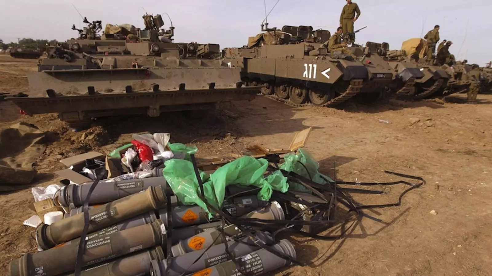 Soldats israelians instal·len un campament a la vora de la frontera amb Gaza, aquest divendres / ATEF SAFADI / EFW