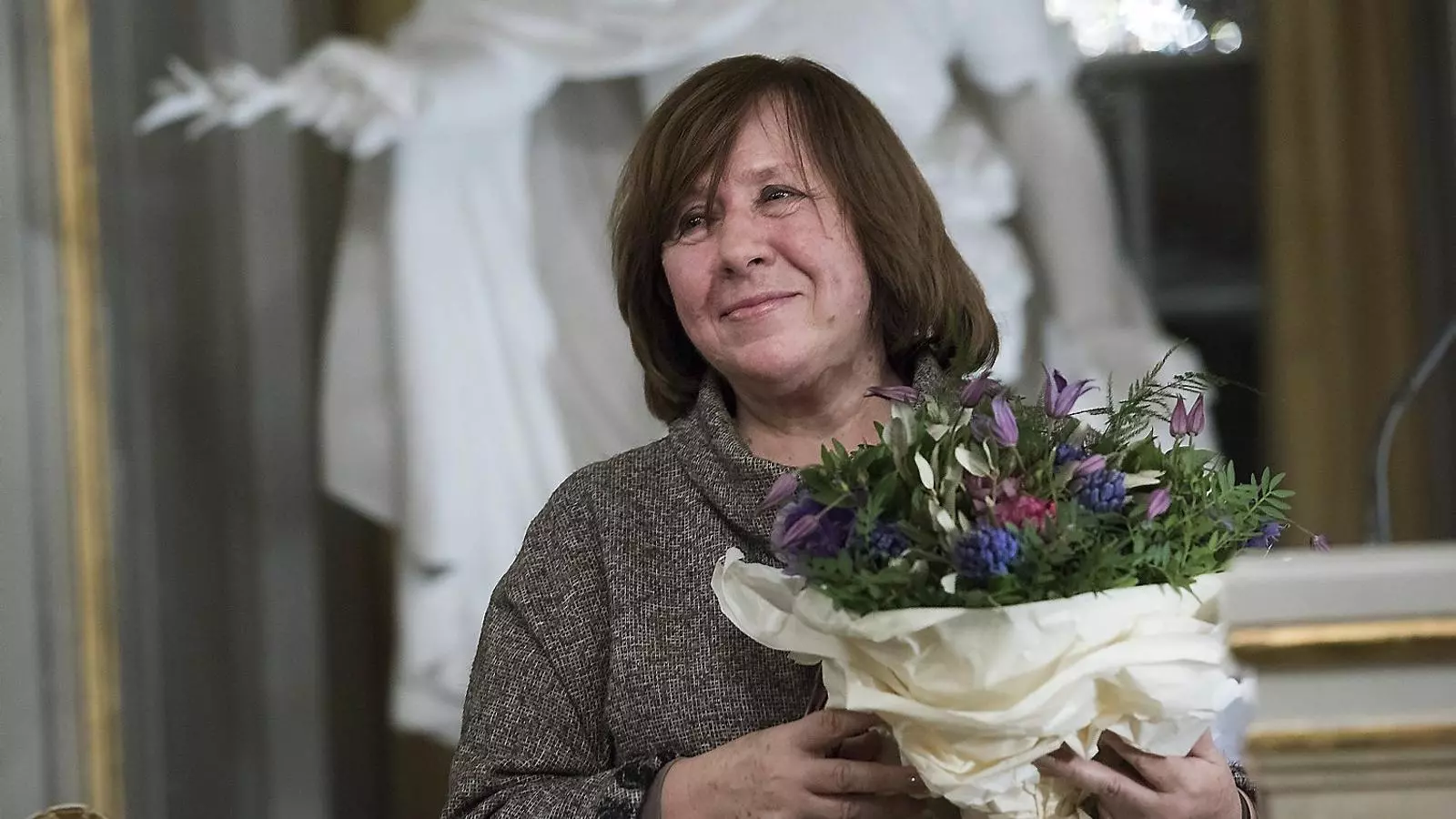 La premi Nobel Svetlana Aleksiévitx ahir a l’Acadèmia Sueca on va llegir el seu discurs.