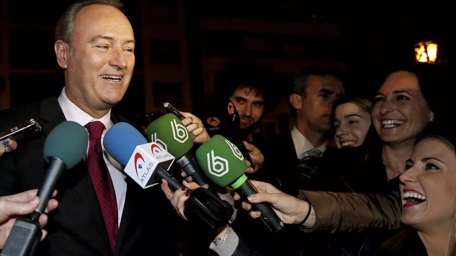 El president Fabra optarà a ser elegit president per primera vegada pels valencians. Ara ho és perquè el PP el va triar a ell quan Francisco Camps va dimitir.