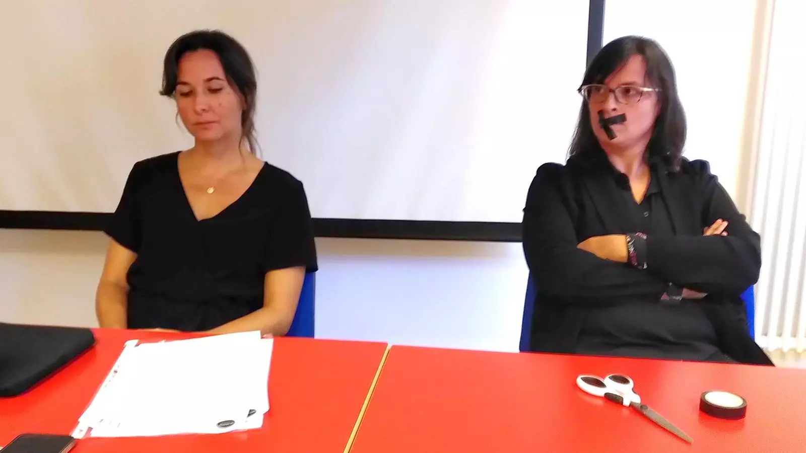 L'advocada Clara Serra i la presidenta d'Stop Violències, Vanessa Mendoza i Cortés