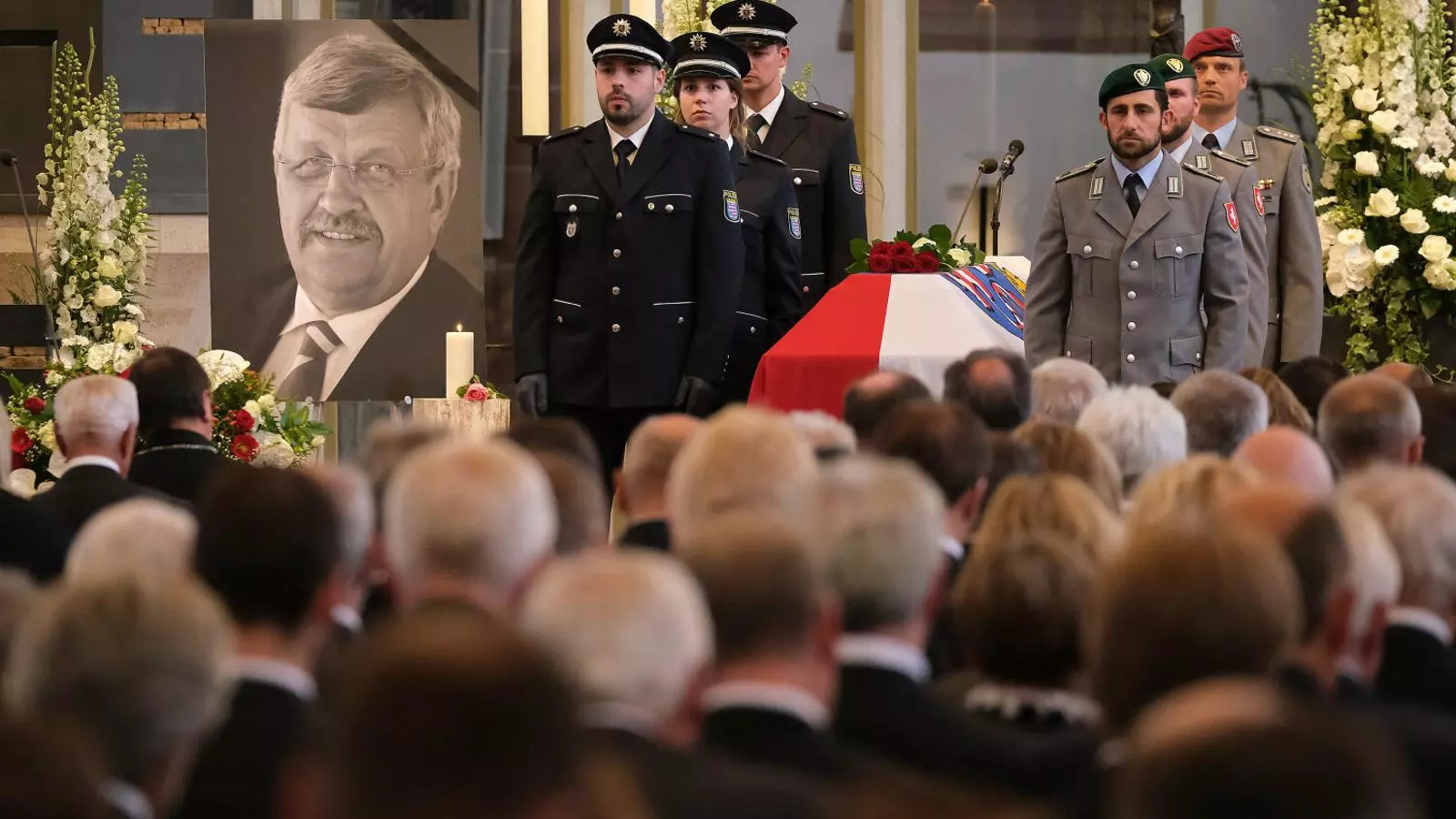 El 13 de juny van tenir lloc els funerals pel polític local de la CDU Walter Lübcke, mort d’un tret al cap el 2 de juny a casa seva.