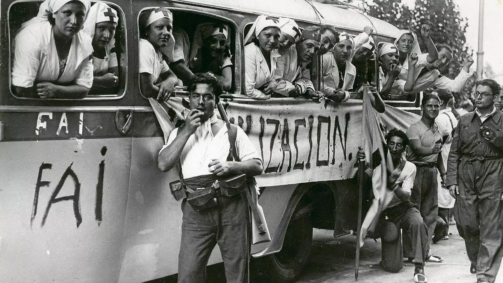 Un camió d’infermeres a punt de marxar cap a Saragossa, 1936.