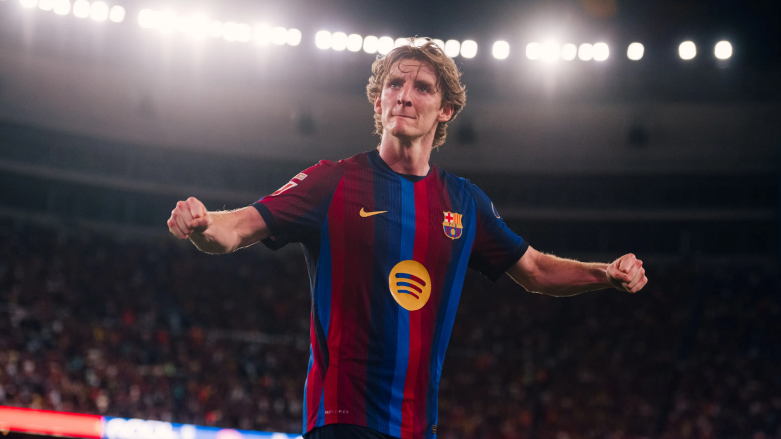 Anthony Gordon celebrating a goal by his teammates on the day of the Barça-Rayo