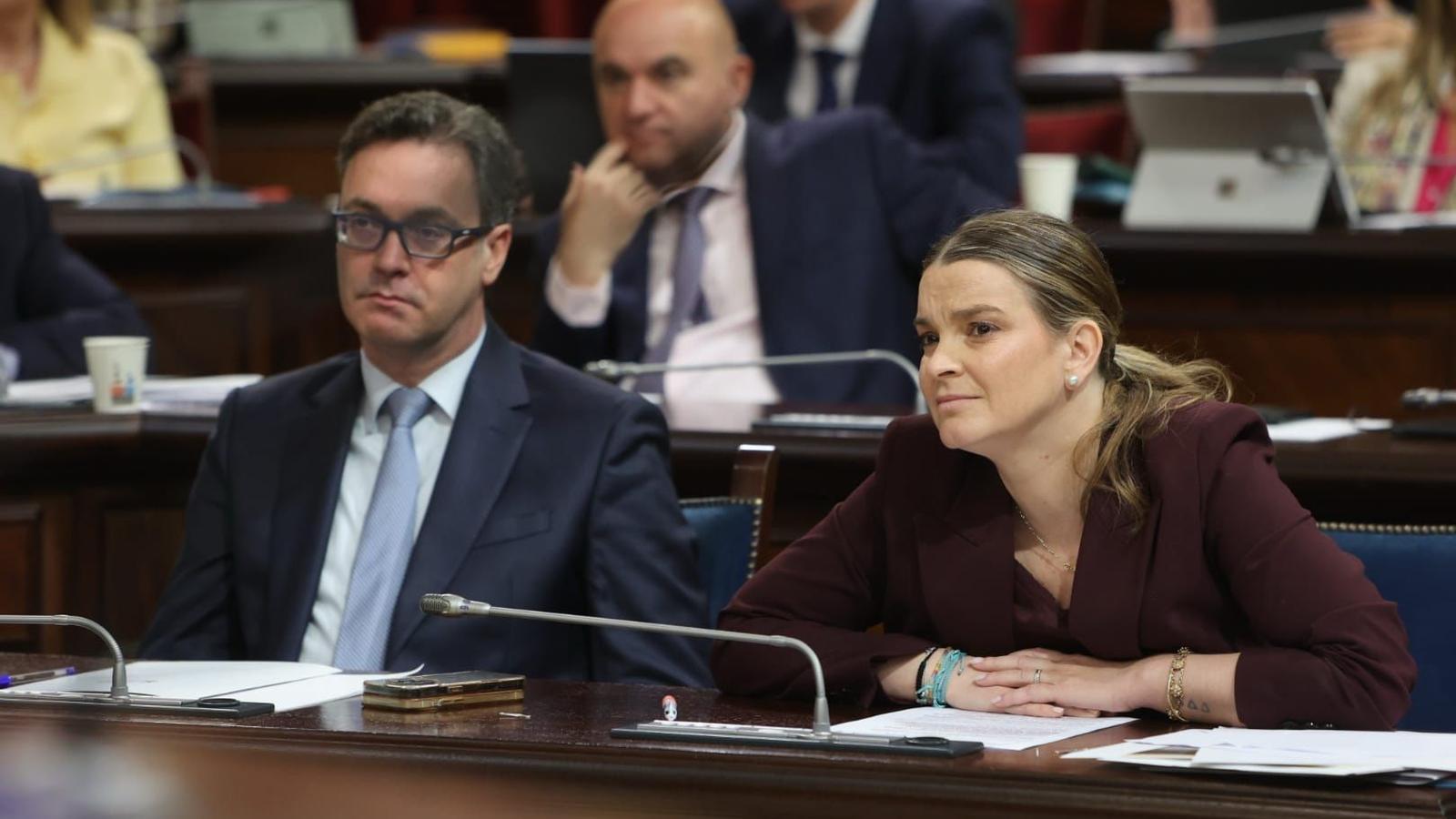 La presidenta del Govern, Marga Prohens, al costat del vicepresident Antoni Costa.