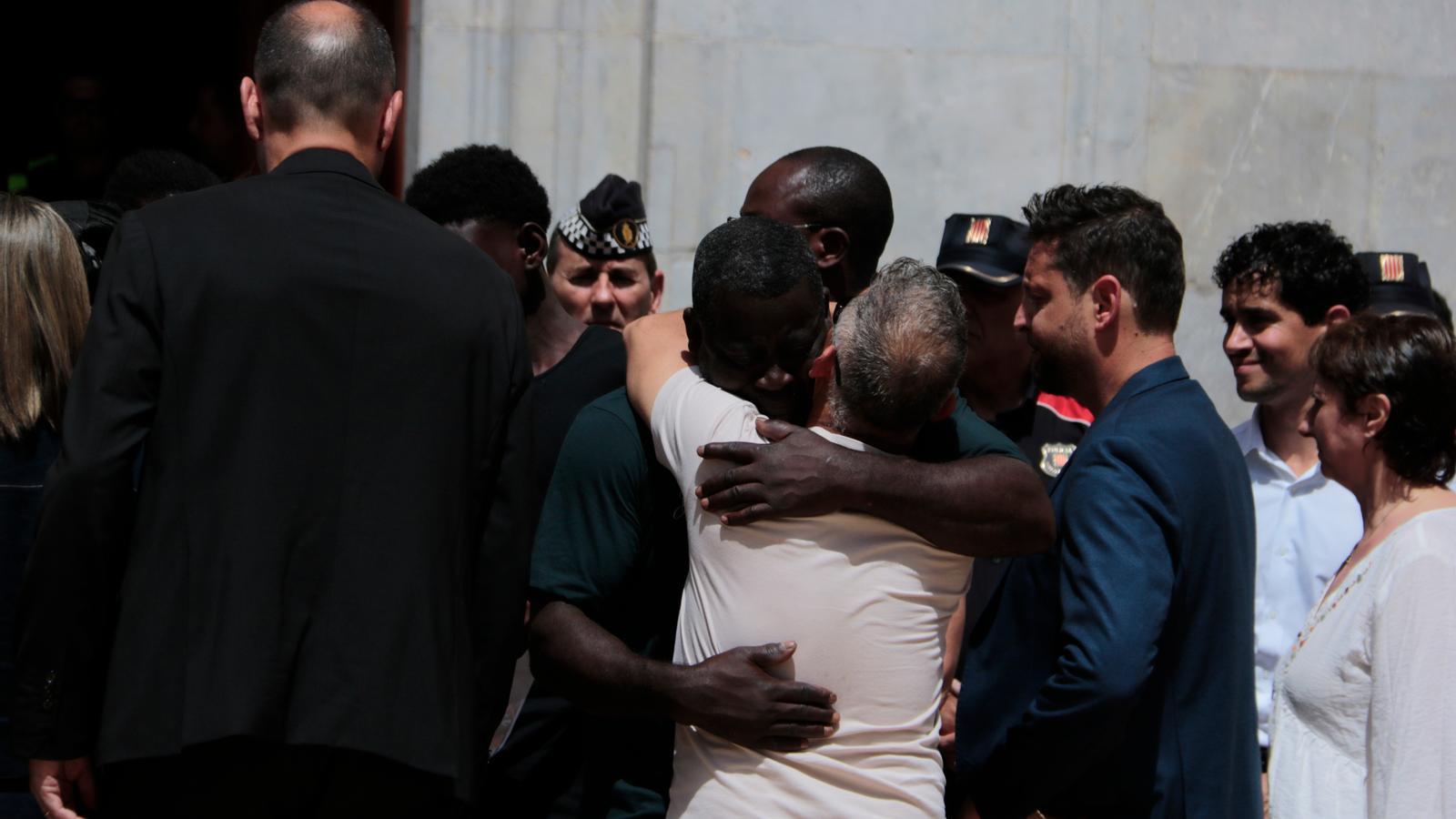 The families of the victims during the minute of silence in Tarragona.