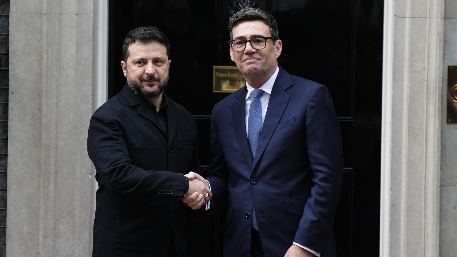 Volodímir Zelenski y Andy Burnham, este miércoles en Downing Street.