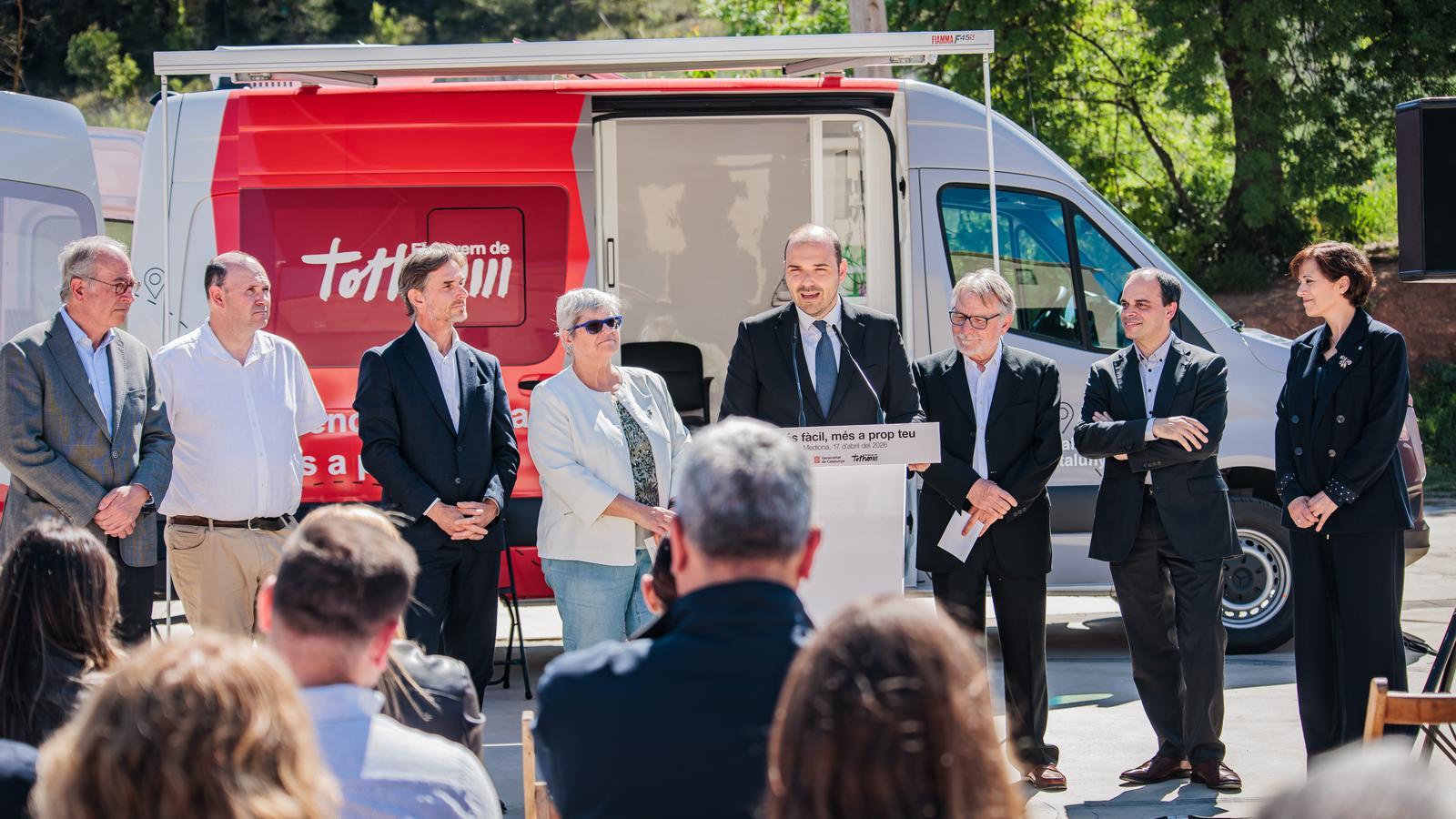 El consejero de Presidencia, Albert Dalmau, durante la presentación del nuevo servicio.
