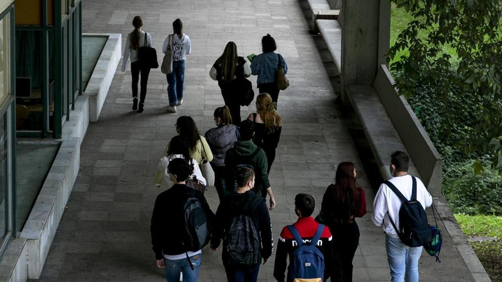 El centre Reina Sofia i la fundació FAD Joventud estudien el comprortament dels joves a l'estudi ?La caja de la masculinidad'