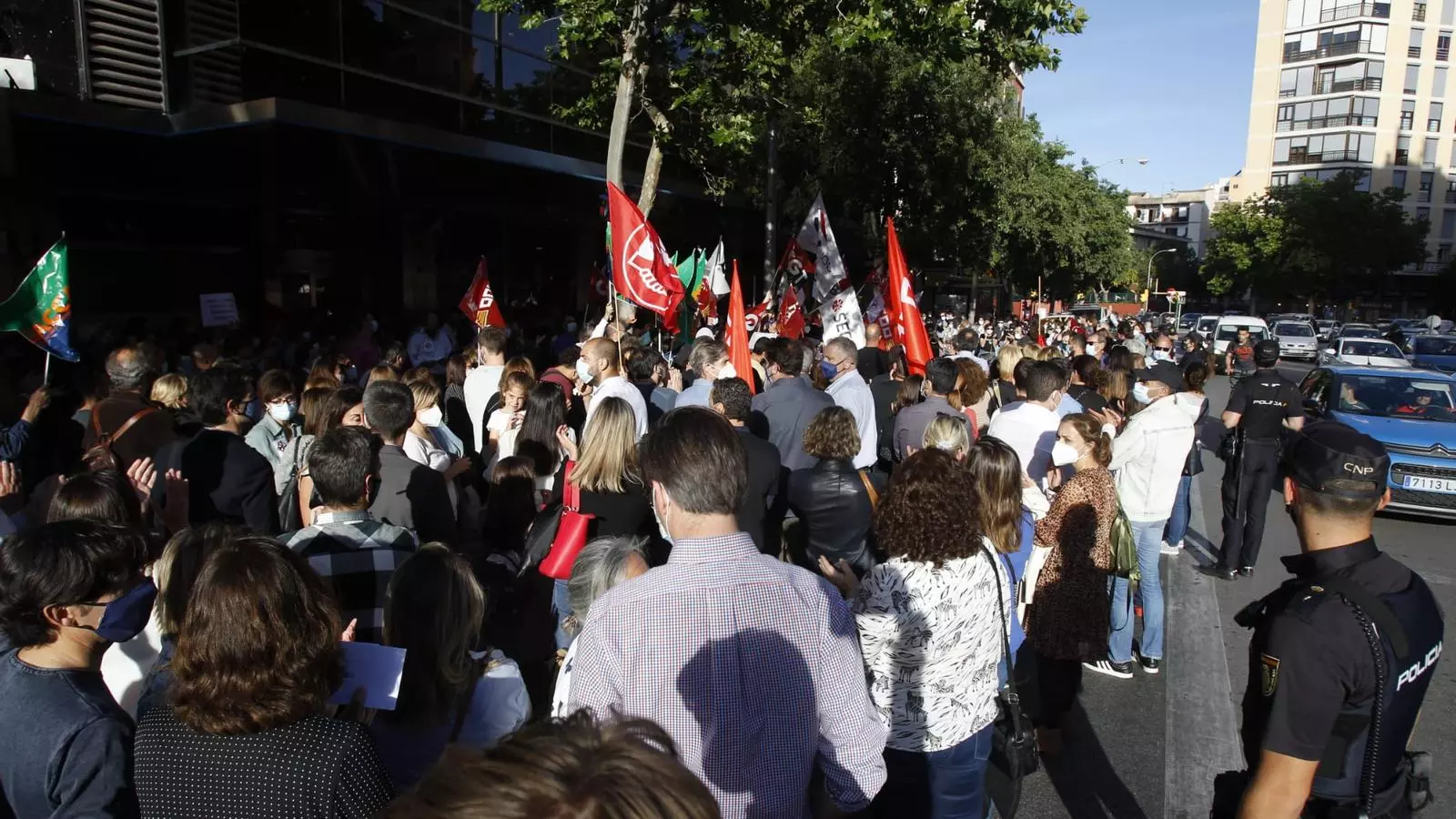 Manifestació dels treballadors davant CaixaBank.