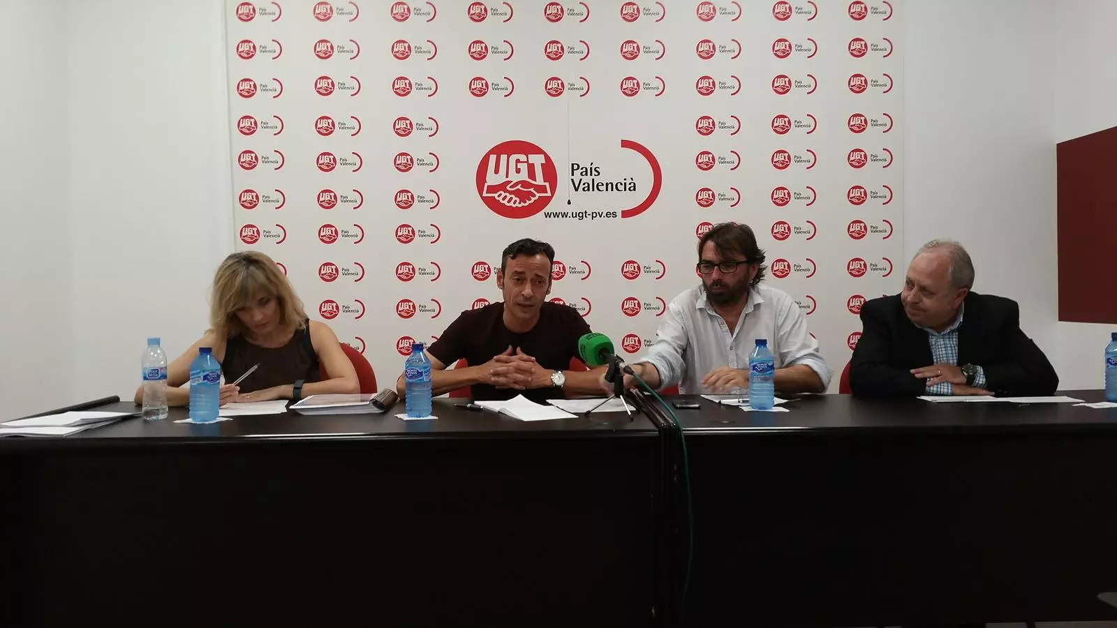 Els líders sindicals d'UGT del País Valencià, Catalunya, Múrcia i Andalusia, a la reunió celebrada aquest matí a València.