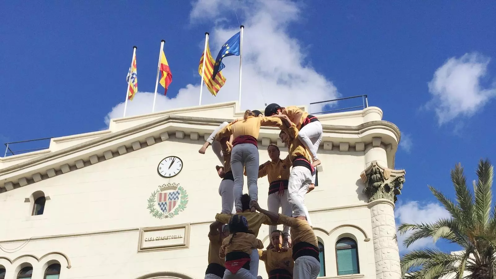 Els Castellers de Badalona desmunten en dues ocasions el 4d8